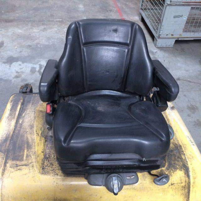 Motor cover with seat - Sedaček pro Manipulační technika: obrázek 2 Motor cover with seat - Sedaček pro Manipulační technika: obrázek 2