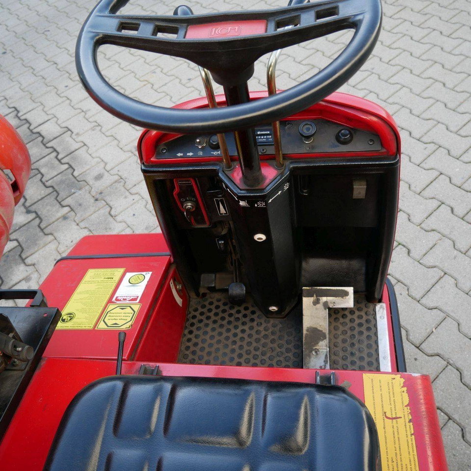 RCM 703H (LPG) - Průmyslový zametací stroj: obrázek 4 RCM 703H (LPG) - Průmyslový zametací stroj: obrázek 4