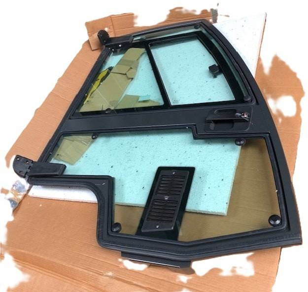 Right door for Nissan - Dveře a díly pro Manipulační technika: obrázek 1 Right door for Nissan - Dveře a díly pro Manipulační technika: obrázek 1