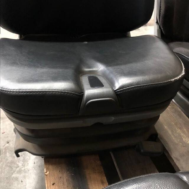 Seat for Linde 1120 series - Sedaček pro Manipulační technika: obrázek 2 Seat for Linde 1120 series - Sedaček pro Manipulační technika: obrázek 2