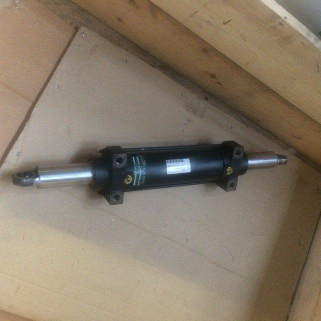 Steering Cylinder for Caterpillar P5000 - Hydraulický válec pro Manipulační technika: obrázek 1 Steering Cylinder for Caterpillar P5000 - Hydraulický válec pro Manipulační technika: obrázek 1