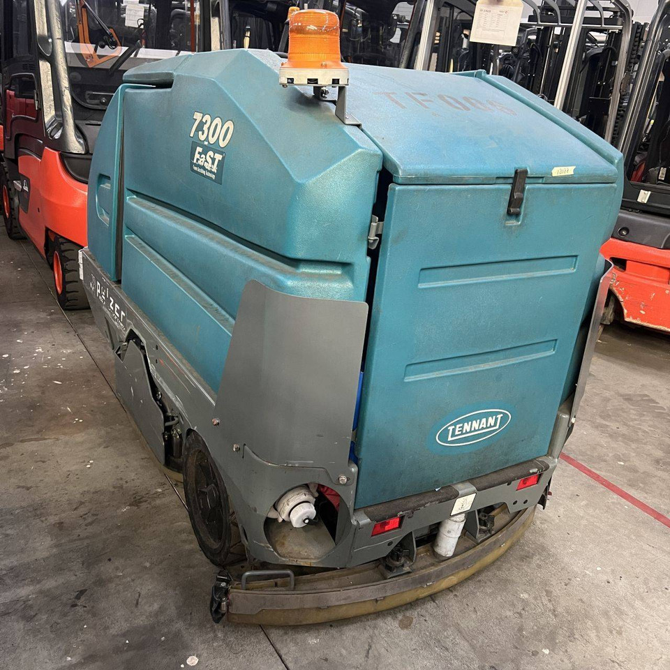 Tennant 7300 Fast - Podlahový mycí stroj: obrázek 1 Tennant 7300 Fast - Podlahový mycí stroj: obrázek 1