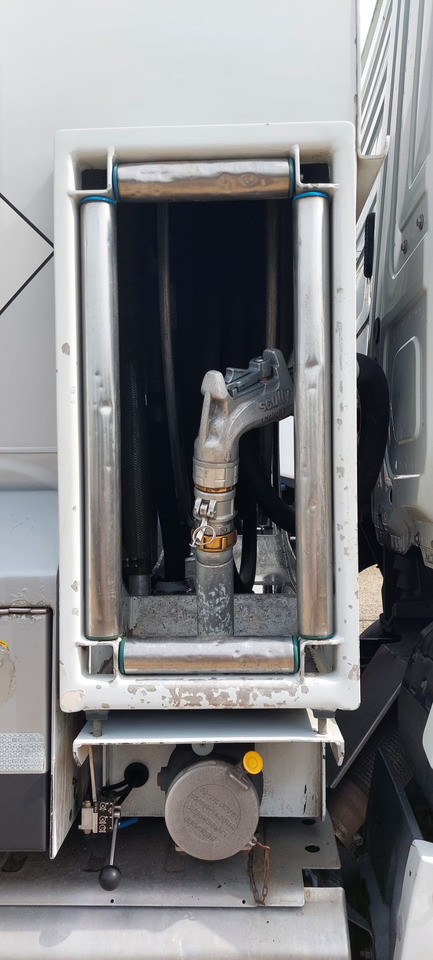 MERCEDES Antos - Cisternové vozidlo: obrázek 3 MERCEDES Antos - Cisternové vozidlo: obrázek 3