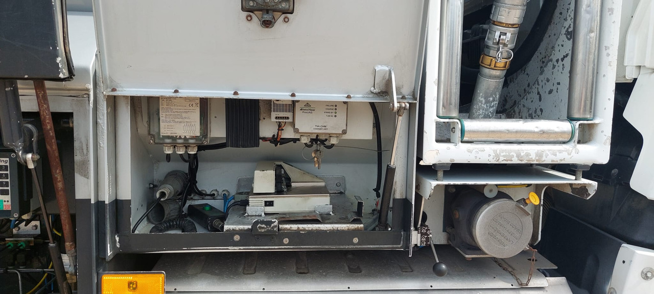 MERCEDES Antos - Cisternové vozidlo: obrázek 2 MERCEDES Antos - Cisternové vozidlo: obrázek 2