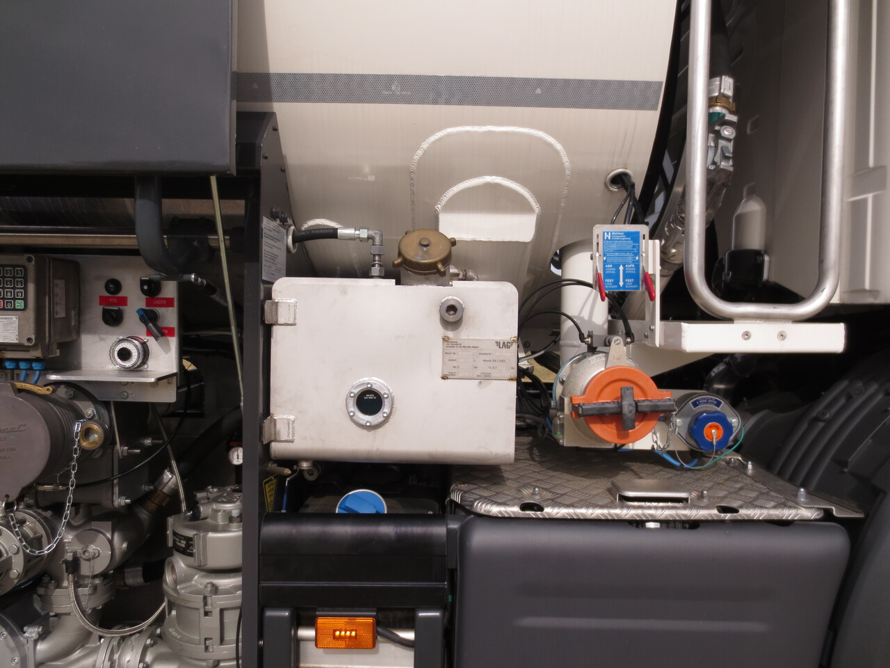 SCANIA G370 - Cisternové vozidlo: obrázek 2 SCANIA G370 - Cisternové vozidlo: obrázek 2