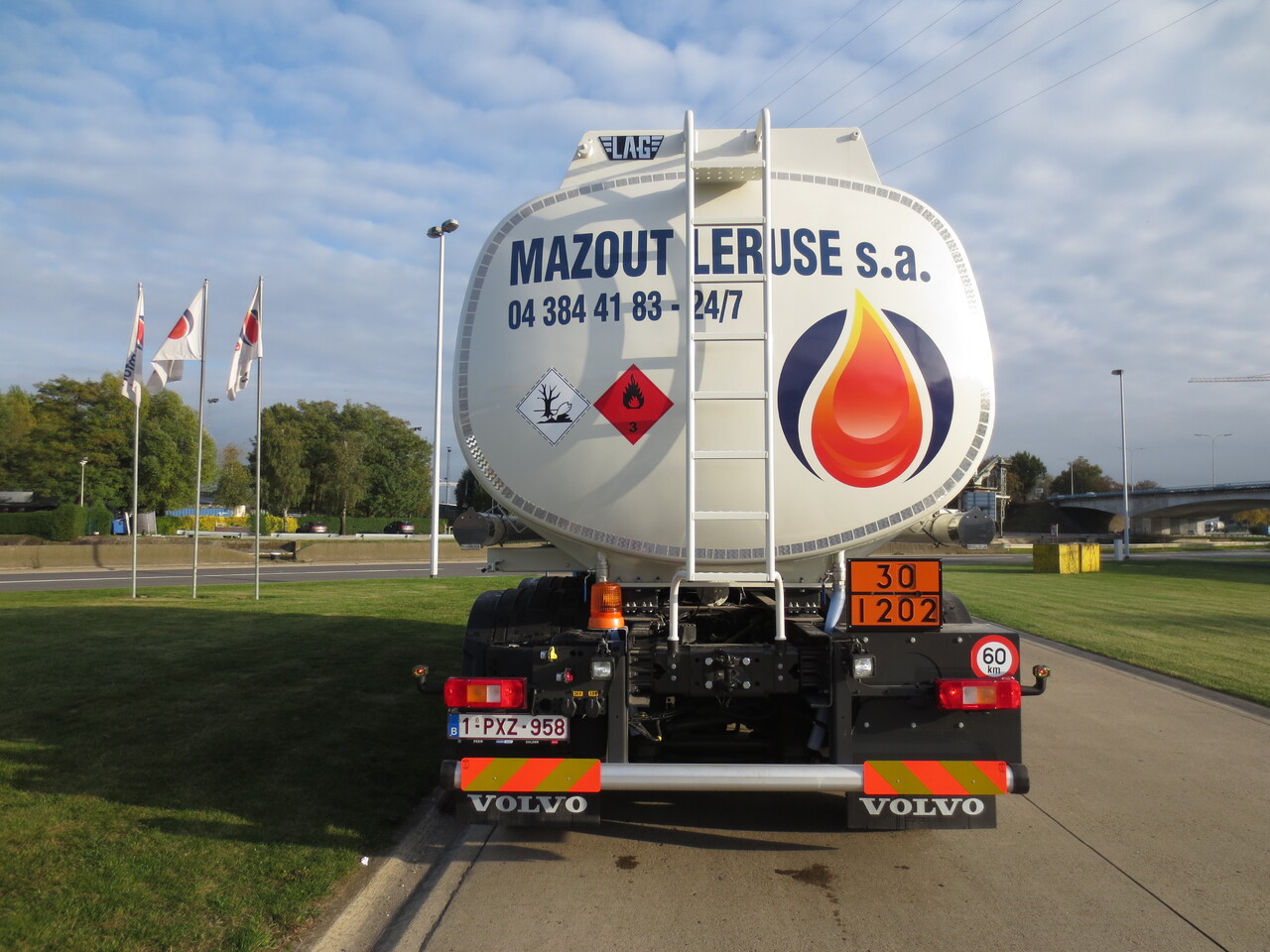 Cisternové vozidlo VOLVO FM: obrázek 8