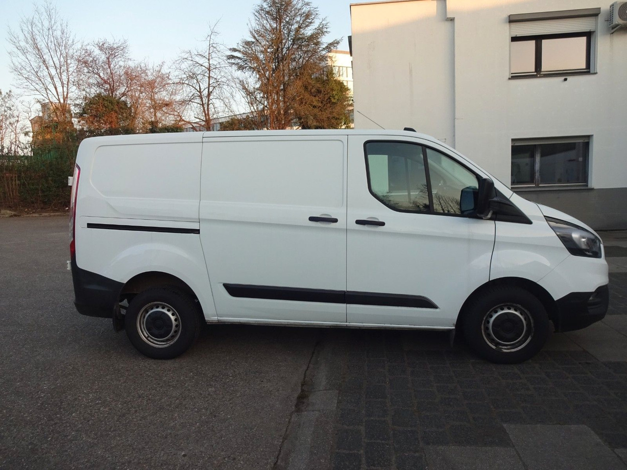 Ford Transit Custom Kasten 280 L1H1, PDC - Mikrobus: obrázek 4 Ford Transit Custom Kasten 280 L1H1, PDC - Mikrobus: obrázek 4