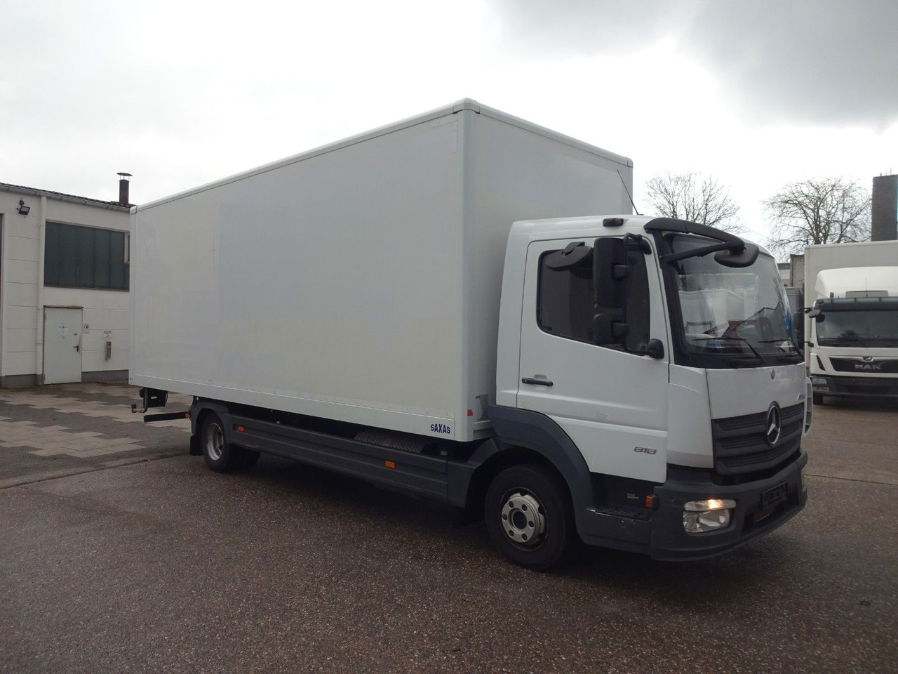 Mercedes-Benz Atego 818, Koffer mit Rolltor - Dodávka skřín: obrázek 2 Mercedes-Benz Atego 818, Koffer mit Rolltor - Dodávka skřín: obrázek 2