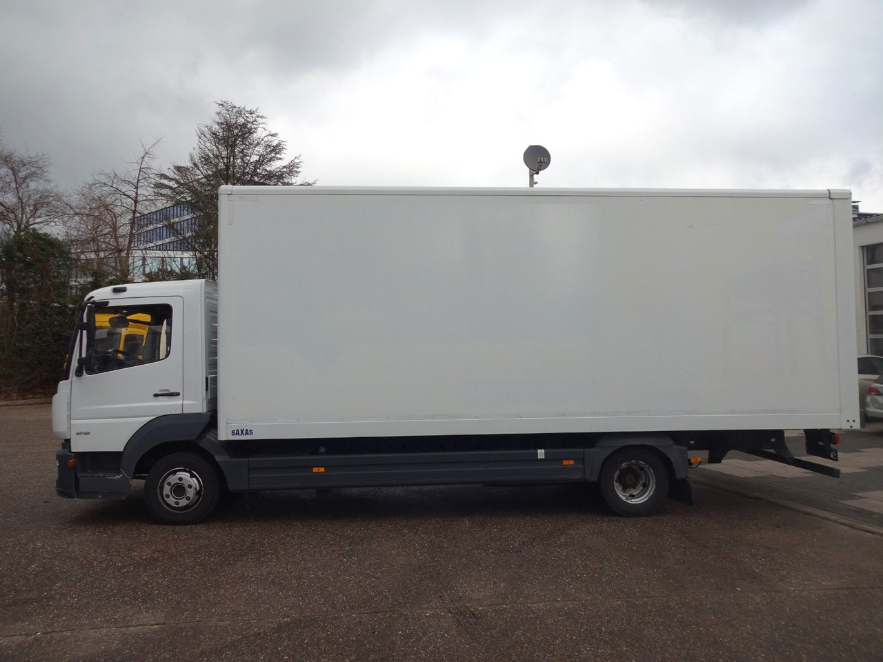 Mercedes-Benz Atego 818, Koffer mit Rolltor - Dodávka skřín: obrázek 4 Mercedes-Benz Atego 818, Koffer mit Rolltor - Dodávka skřín: obrázek 4