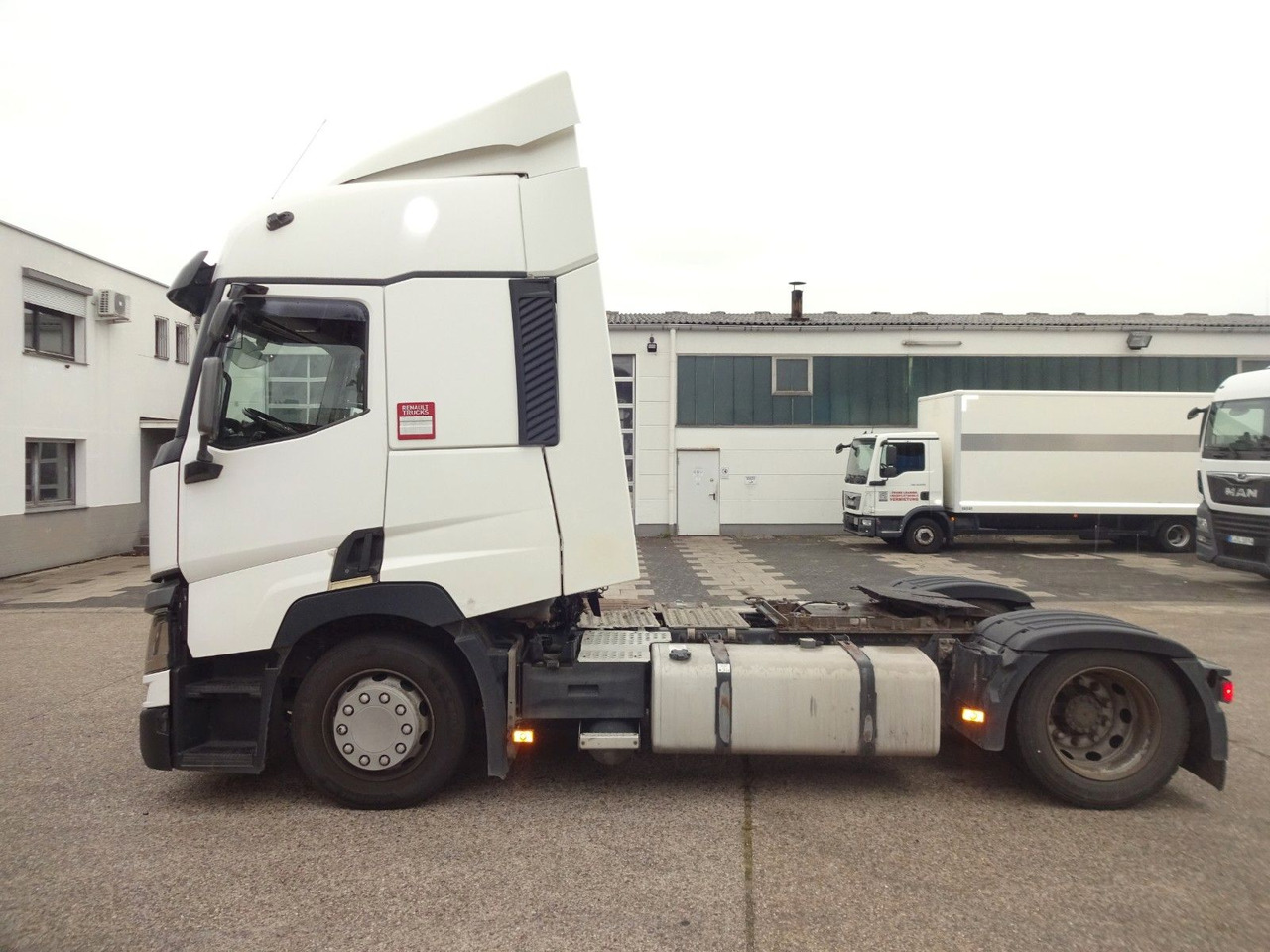 Renault Premium 460, Low Liner, Hubsattelkupplung - Tahač: obrázek 4 Renault Premium 460, Low Liner, Hubsattelkupplung - Tahač: obrázek 4