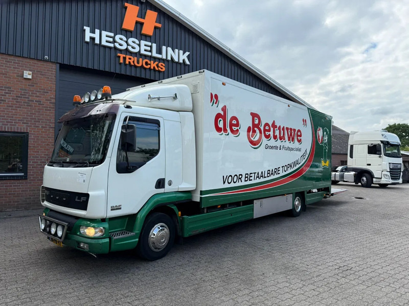 DAF LF 45.220 Laadklep/LBW Zijdeur Airco Slaapcabine AHK - Skříňový nákladní auto: obrázek 1 DAF LF 45.220 Laadklep/LBW Zijdeur Airco Slaapcabine AHK - Skříňový nákladní auto: obrázek 1