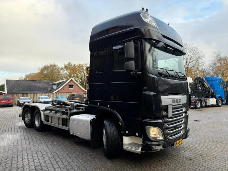 DAF XF 440 6x2 Hyva Haakarm Stuuras 660.119KM! NL Truck APK 03-2026 - Hákový nosič kontejnerů: obrázek 4 DAF XF 440 6x2 Hyva Haakarm Stuuras 660.119KM! NL Truck APK 03-2026 - Hákový nosič kontejnerů: obrázek 4