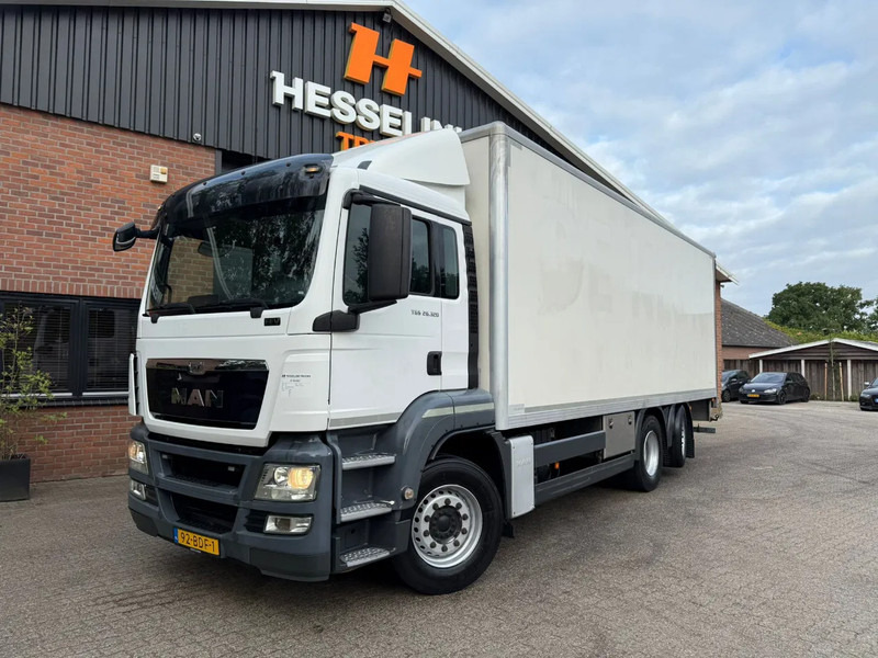 MAN TGS 26.320 EEV Koffer Stuuras AHK 3.000KG LBW 370.859 KM! NL Truck - Skříňový nákladní auto: obrázek 1 MAN TGS 26.320 EEV Koffer Stuuras AHK 3.000KG LBW 370.859 KM! NL Truck - Skříňový nákladní auto: obrázek 1