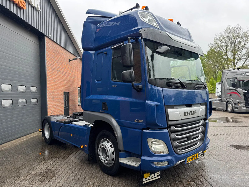 DAF CF 450 Space Cab 313.390KM! Spoilers/Side skirts NL Truck - Tahač: obrázek 3 DAF CF 450 Space Cab 313.390KM! Spoilers/Side skirts NL Truck - Tahač: obrázek 3