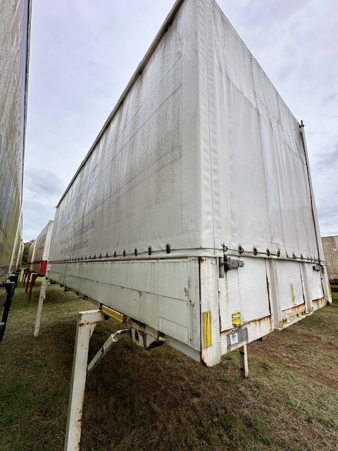 Ackermann-Fruehauf Wechselpritsche mit Bordwänden und Plane BDF System 7.150 mm - Plachtová nástavba: obrázek 2 Ackermann-Fruehauf Wechselpritsche mit Bordwänden und Plane BDF System 7.150 mm - Plachtová nástavba: obrázek 2