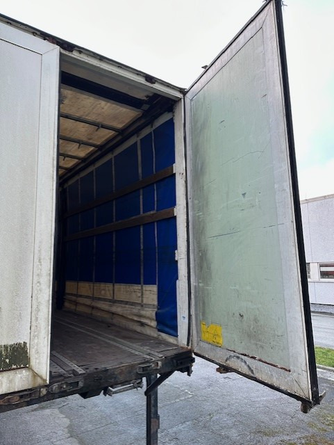Kögel BDF-System 7.450 mm, Heck hohe Portaltüren - Plachtová nástavba: obrázek 3 Kögel BDF-System 7.450 mm, Heck hohe Portaltüren - Plachtová nástavba: obrázek 3