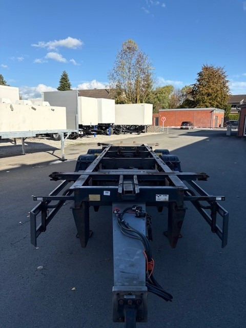 Schmitz Cargobull BDF-System, Standard, hochgekuppelt R 22,5 - Skříňový přívěs: obrázek 4 Schmitz Cargobull BDF-System, Standard, hochgekuppelt R 22,5 - Skříňový přívěs: obrázek 4