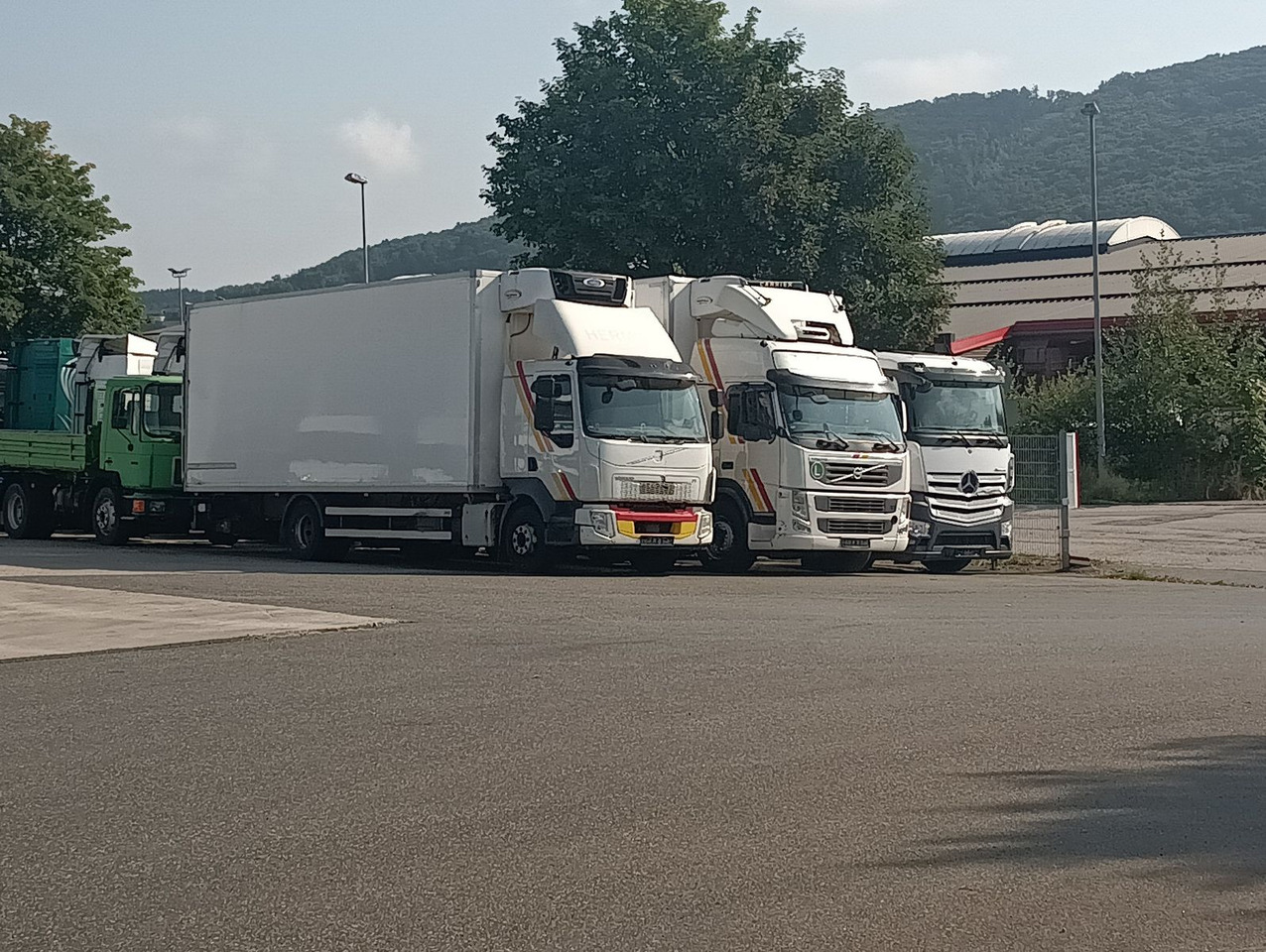 Volvo FM13-460 EEV  6x2R CarrierSupra550 7,3m LBW1.5t - Chladírenský nákladní automobil: obrázek 4 Volvo FM13-460 EEV  6x2R CarrierSupra550 7,3m LBW1.5t - Chladírenský nákladní automobil: obrázek 4