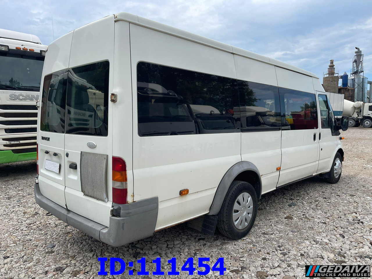 FORD Transit Manual 17-seater - Turistický autobus: obrázek 4 FORD Transit Manual 17-seater - Turistický autobus: obrázek 4