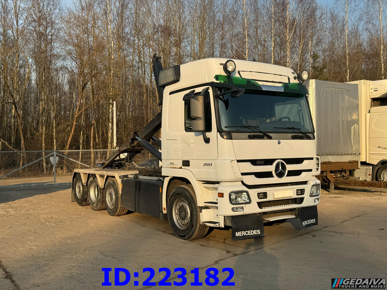 MERCEDES-BENZ Actros 2551 8x2 V8 Retarder - Hákový nosič kontejnerů: obrázek 4 MERCEDES-BENZ Actros 2551 8x2 V8 Retarder - Hákový nosič kontejnerů: obrázek 4