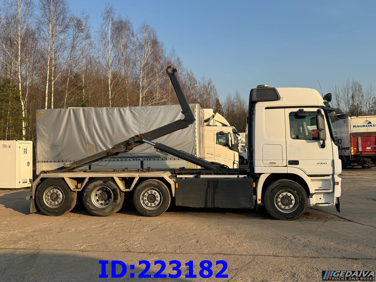 MERCEDES-BENZ Actros 2551 8x2 V8 Retarder - Hákový nosič kontejnerů: obrázek 5 MERCEDES-BENZ Actros 2551 8x2 V8 Retarder - Hákový nosič kontejnerů: obrázek 5