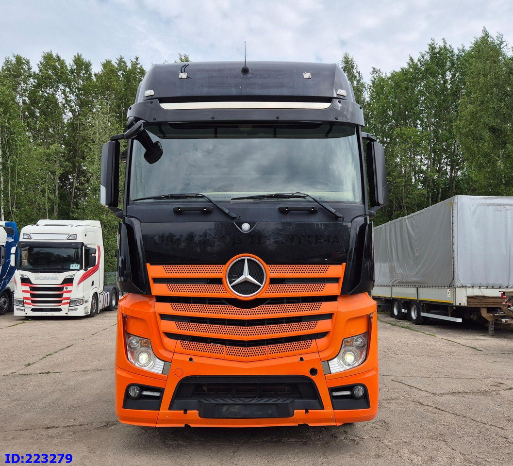 MERCEDES-BENZ Actros 3563 8×4 ( Steering axle) - Podvozek s kabinou: obrázek 2 MERCEDES-BENZ Actros 3563 8×4 ( Steering axle) - Podvozek s kabinou: obrázek 2