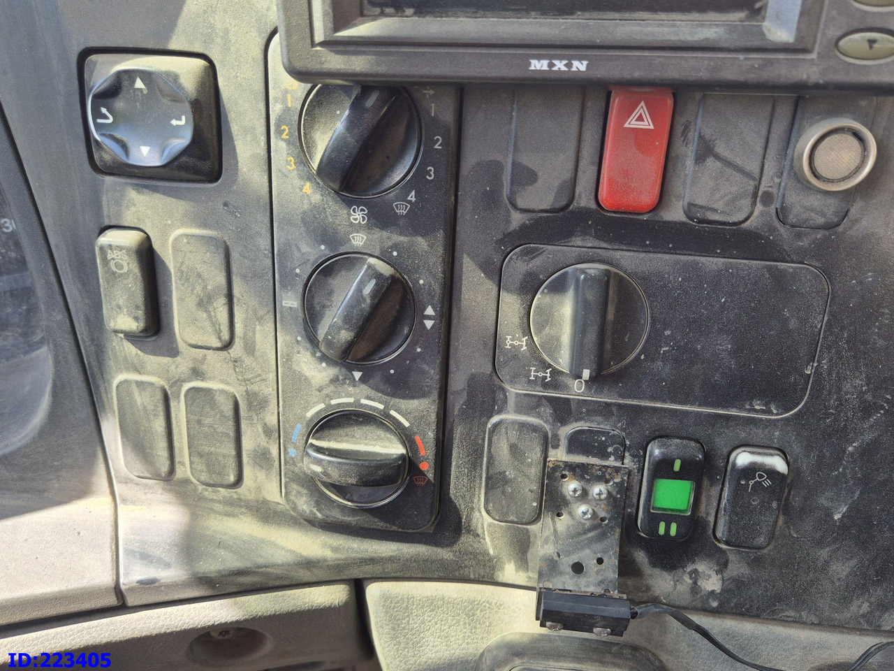 Podvozek s kabinou MERCEDES-BENZ Axor 2633 6x4 Full steel: obrázek 12 Podvozek s kabinou MERCEDES-BENZ Axor 2633 6x4 Full steel: obrázek 12