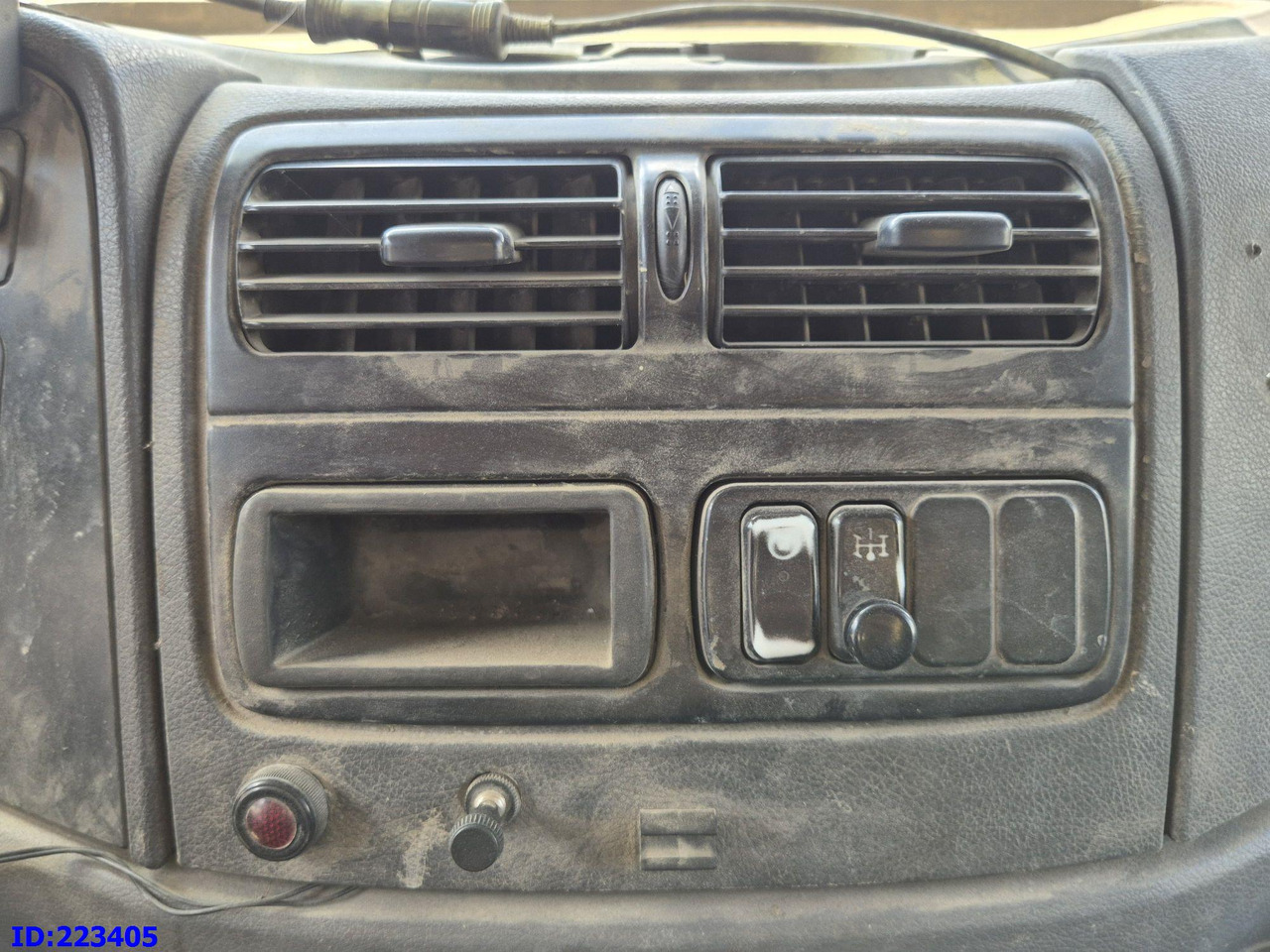 Podvozek s kabinou MERCEDES-BENZ Axor 2633 6x4 Full steel: obrázek 13 Podvozek s kabinou MERCEDES-BENZ Axor 2633 6x4 Full steel: obrázek 13