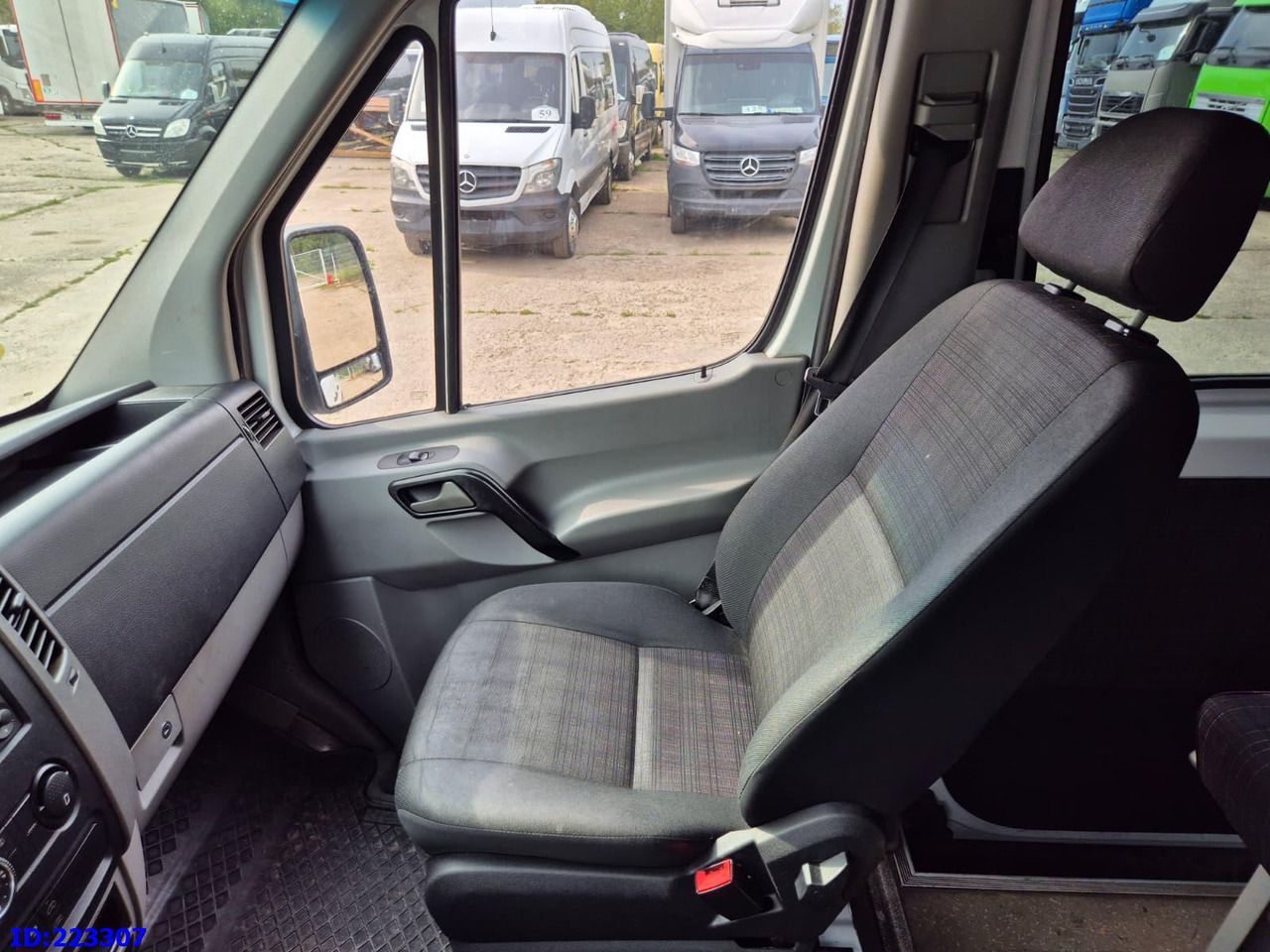 Dodávka s dvojitou kabinou MERCEDES-BENZ Sprinter 316 Euro6: obrázek 15 Dodávka s dvojitou kabinou MERCEDES-BENZ Sprinter 316 Euro6: obrázek 15