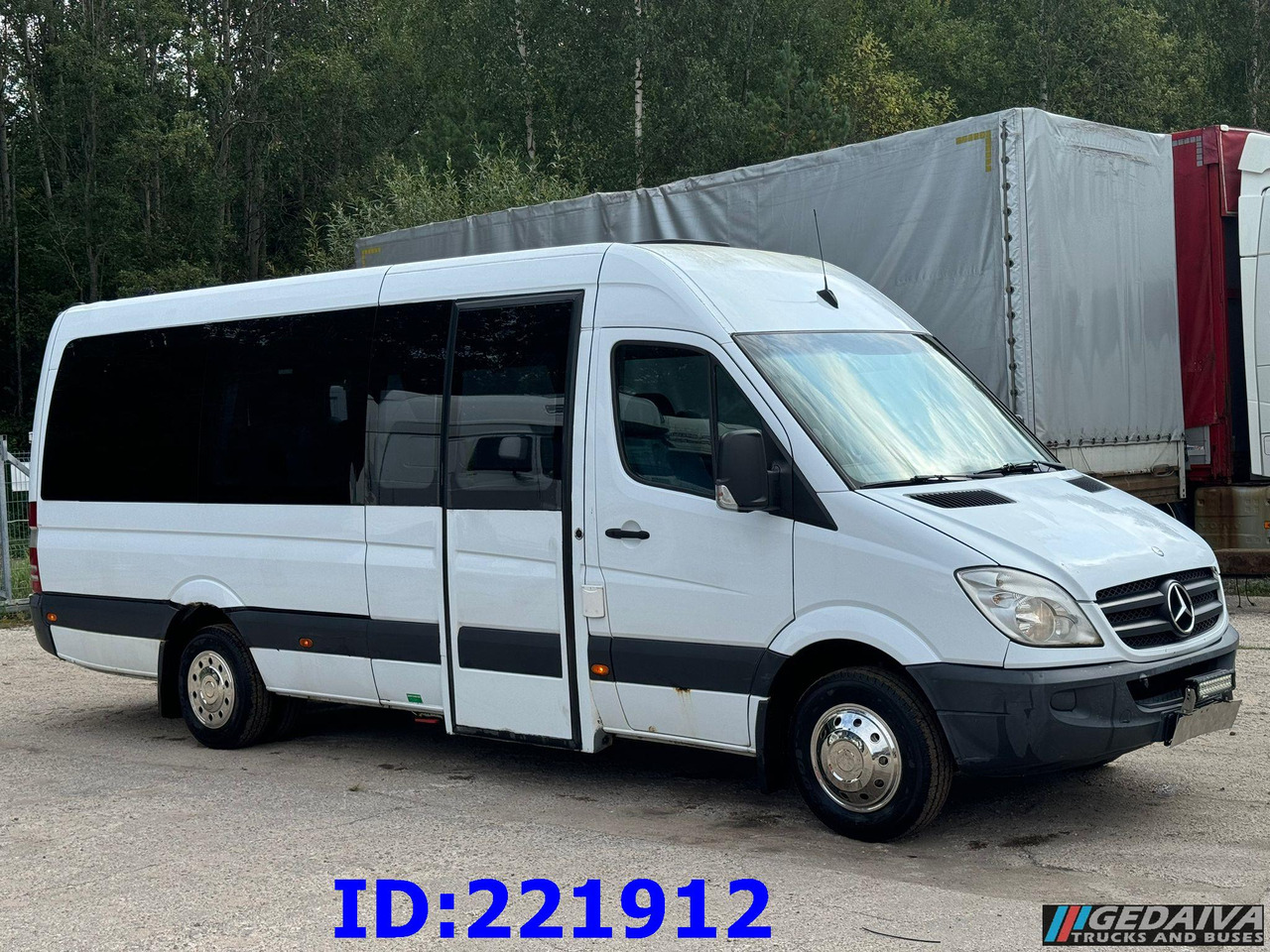 MERCEDES-BENZ Sprinter 518 VIP 17-Place - Turistický autobus: obrázek 4 MERCEDES-BENZ Sprinter 518 VIP 17-Place - Turistický autobus: obrázek 4