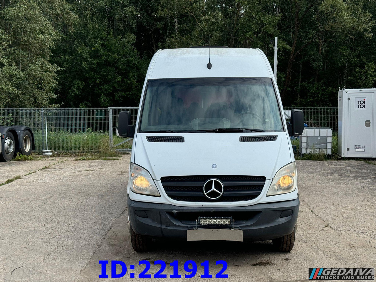 MERCEDES-BENZ Sprinter 518 VIP 17-Place - Turistický autobus: obrázek 2 MERCEDES-BENZ Sprinter 518 VIP 17-Place - Turistický autobus: obrázek 2