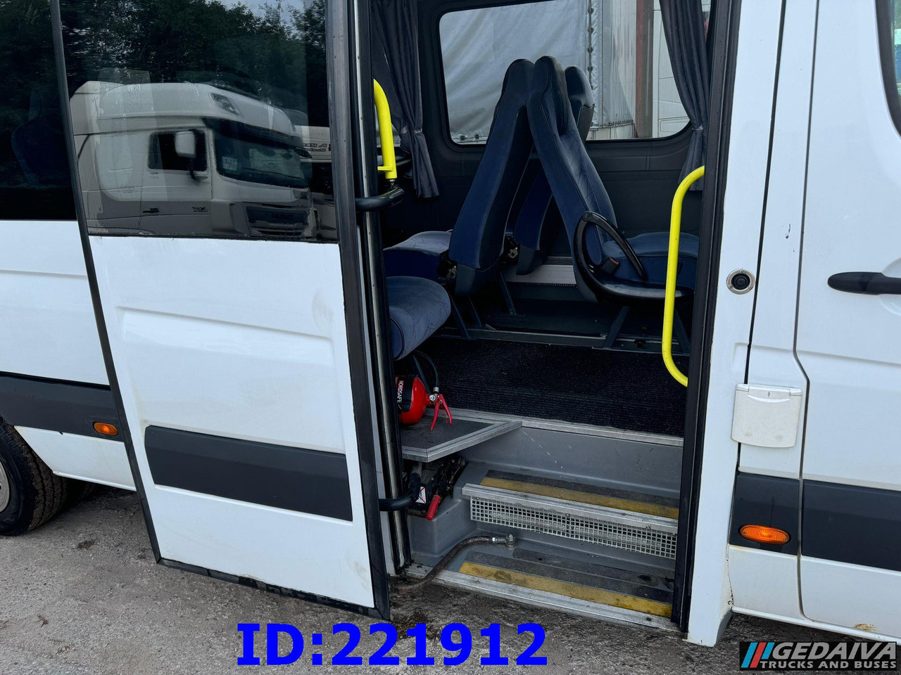 MERCEDES-BENZ Sprinter 518 VIP 17-Place - Turistický autobus: obrázek 5 MERCEDES-BENZ Sprinter 518 VIP 17-Place - Turistický autobus: obrázek 5