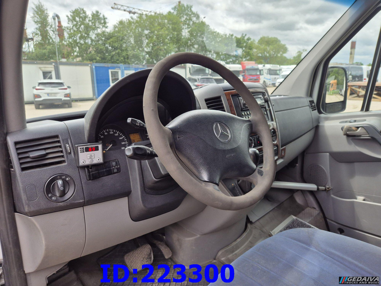 Turistický autobus MERCEDES-BENZ Sprinter 518 VIP - 17 Seater: obrázek 9