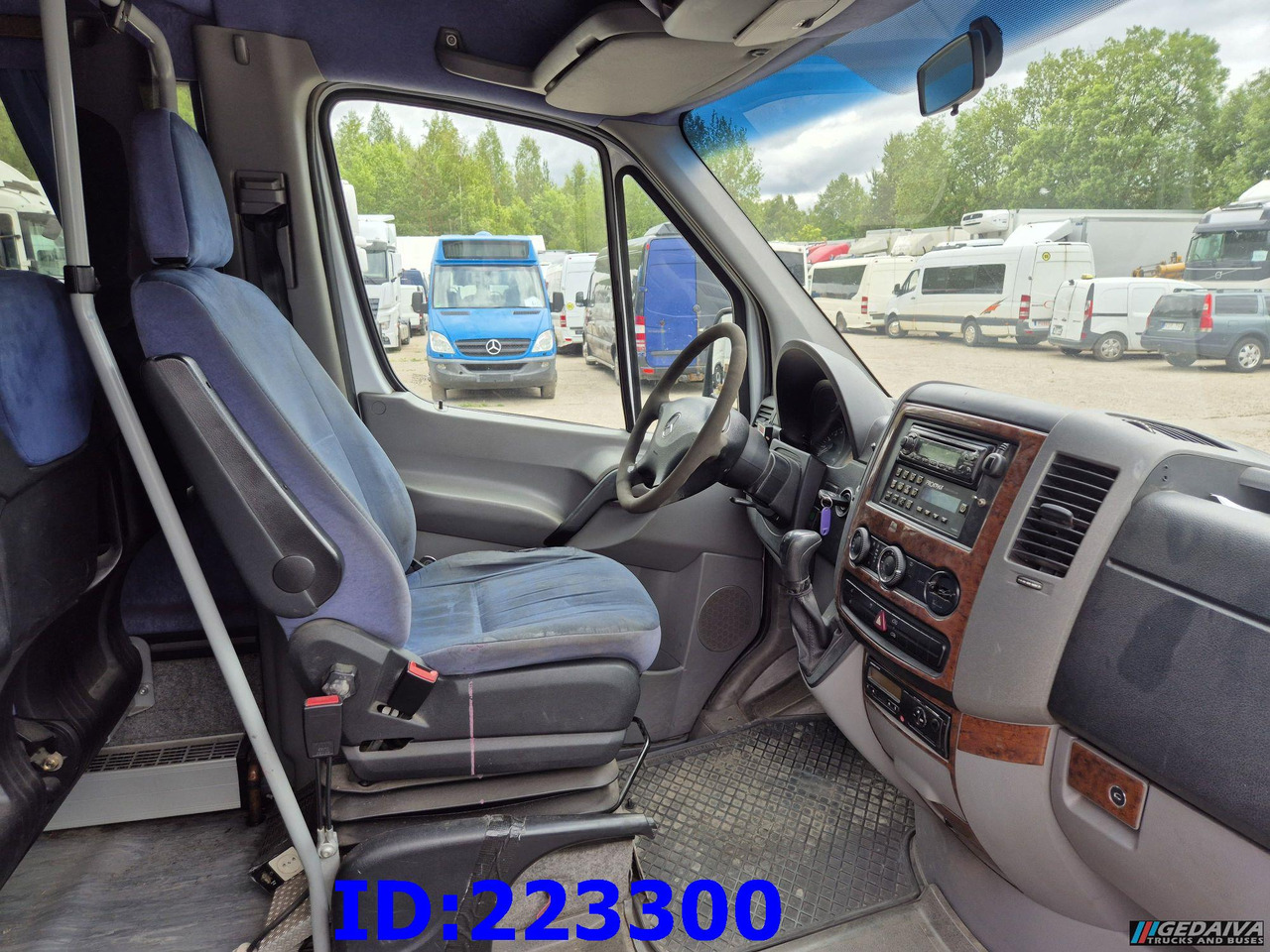 Turistický autobus MERCEDES-BENZ Sprinter 518 VIP - 17 Seater: obrázek 15