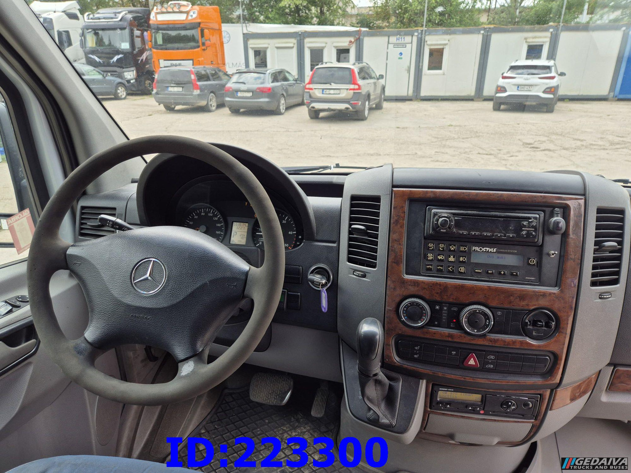 Turistický autobus MERCEDES-BENZ Sprinter 518 VIP - 17 Seater: obrázek 14