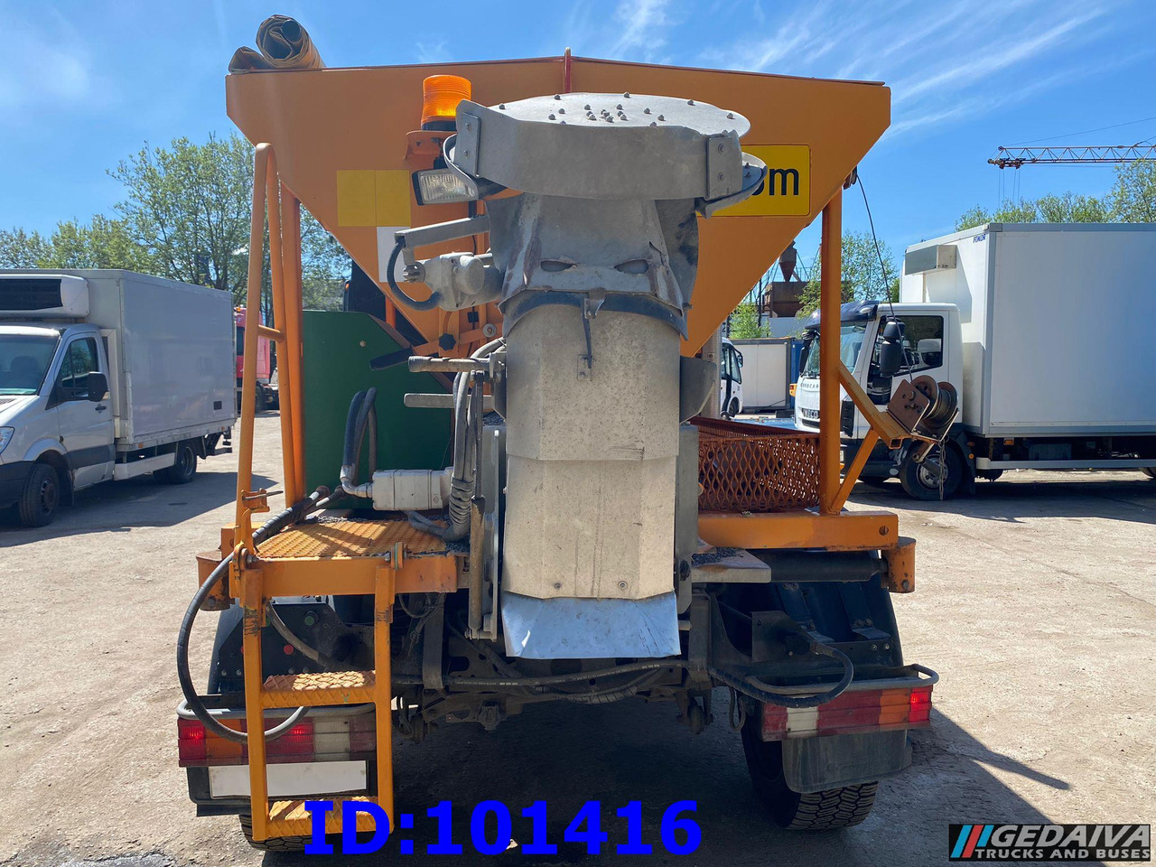 MERCEDES-BENZ Unimog U300 4X4 - Vozidlo pro zimní údržbu: obrázek 5 MERCEDES-BENZ Unimog U300 4X4 - Vozidlo pro zimní údržbu: obrázek 5