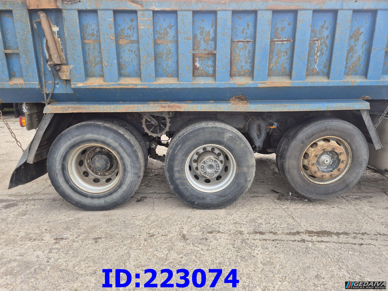 SCANIA 124 8x2 - Manual - Full steel - Sklápěč: obrázek 4 SCANIA 124 8x2 - Manual - Full steel - Sklápěč: obrázek 4