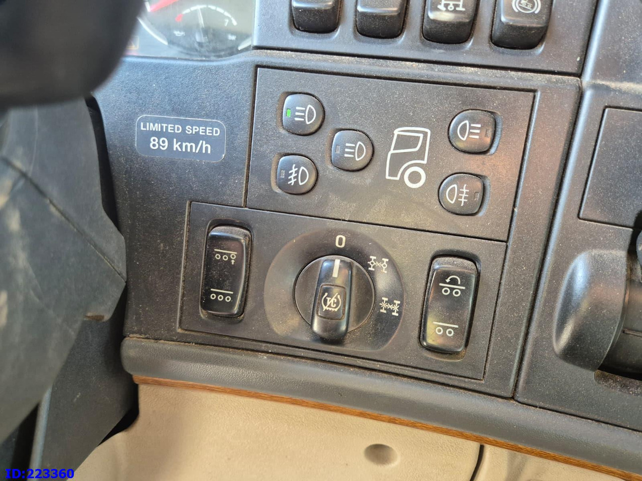 Lesovůz SCANIA R580 8X4 V8: obrázek 11