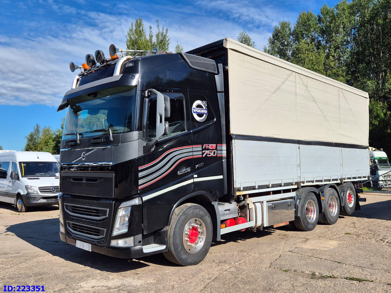 VOLVO FH16 750HP - 8x4-Steering axle - Plachtový nákladní auto: obrázek 1 VOLVO FH16 750HP - 8x4-Steering axle - Plachtový nákladní auto: obrázek 1