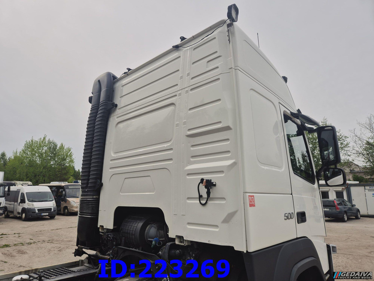 VOLVO FM13 500HP 8x2 (2 steering axels) - Podvozek s kabinou: obrázek 5 VOLVO FM13 500HP 8x2 (2 steering axels) - Podvozek s kabinou: obrázek 5