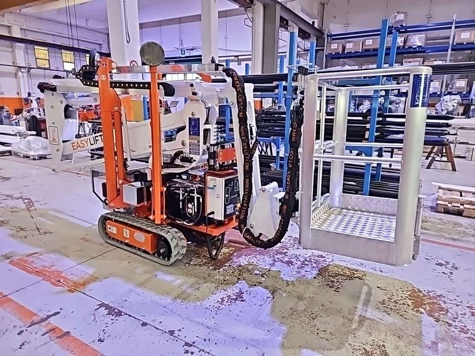 EasyLift R130 - Kloubová plošina, Pásová plošina: obrázek 1 EasyLift R130 - Kloubová plošina, Pásová plošina: obrázek 1