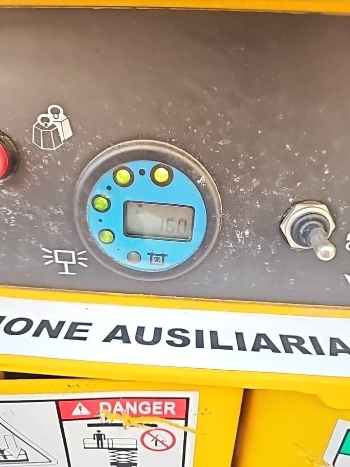 Haulotte Compact 10 N - Nůžková plošina: obrázek 4 Haulotte Compact 10 N - Nůžková plošina: obrázek 4