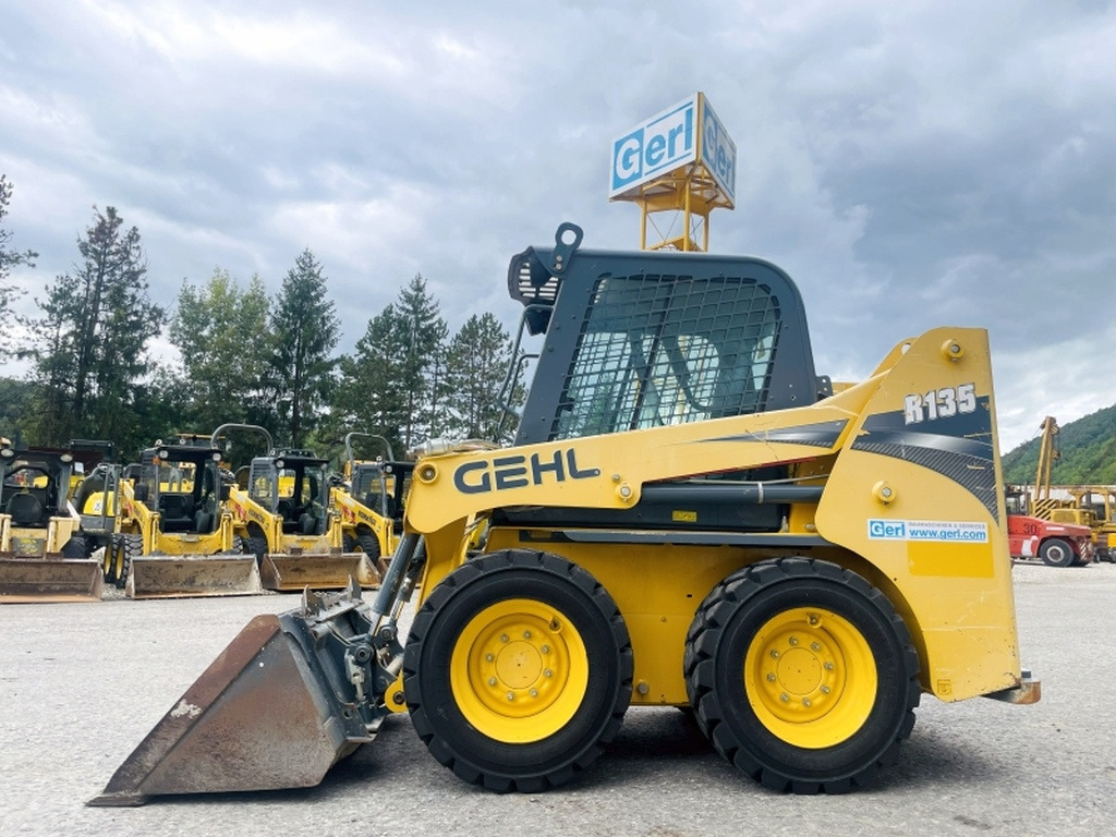 Gehl R135 (4068) - Smykový nakladač: obrázek 1 Gehl R135 (4068) - Smykový nakladač: obrázek 1