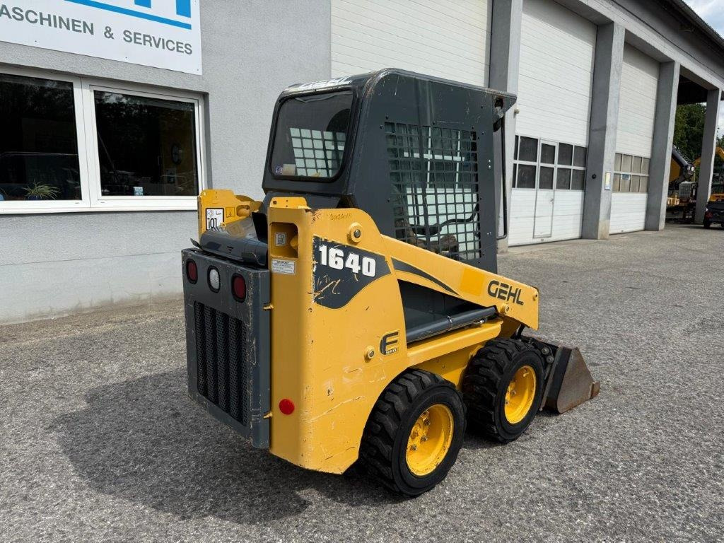 Gehl SL1640E (4027) - Smykový nakladač: obrázek 4 Gehl SL1640E (4027) - Smykový nakladač: obrázek 4