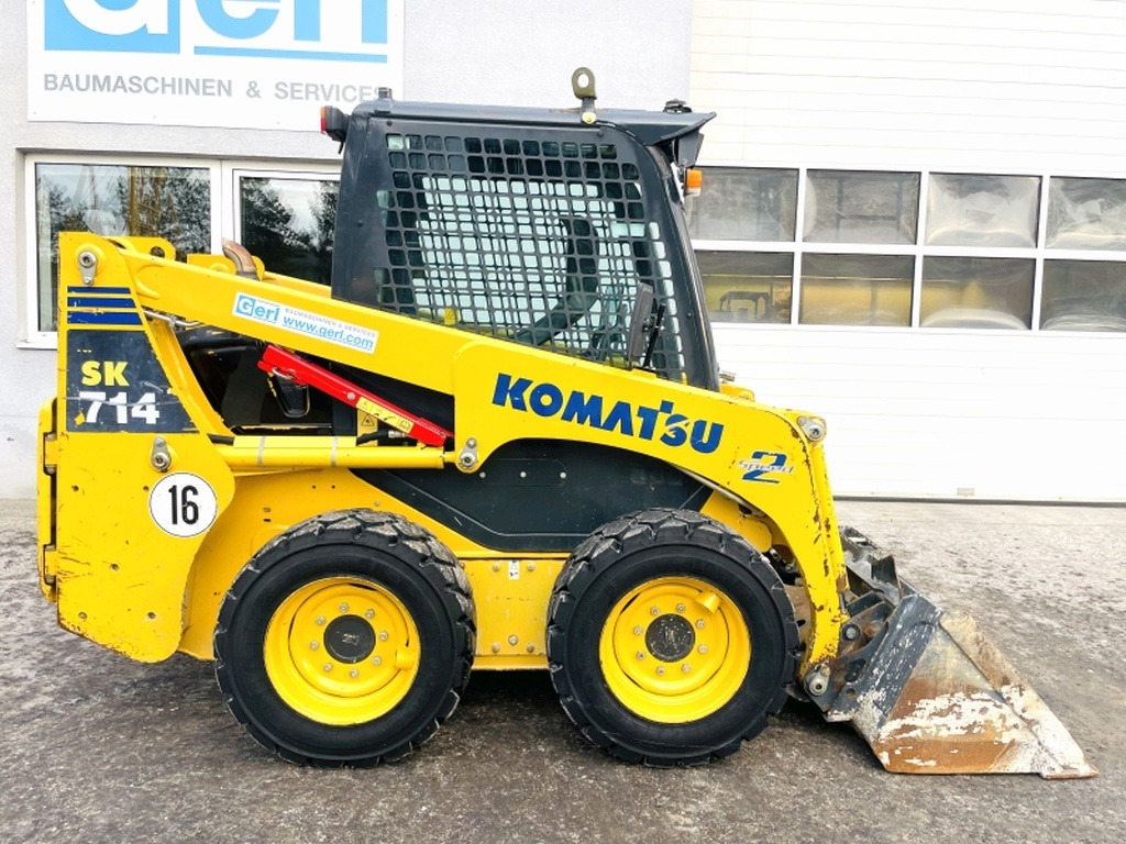 Komatsu SK714 (3906) - Smykový nakladač: obrázek 2 Komatsu SK714 (3906) - Smykový nakladač: obrázek 2