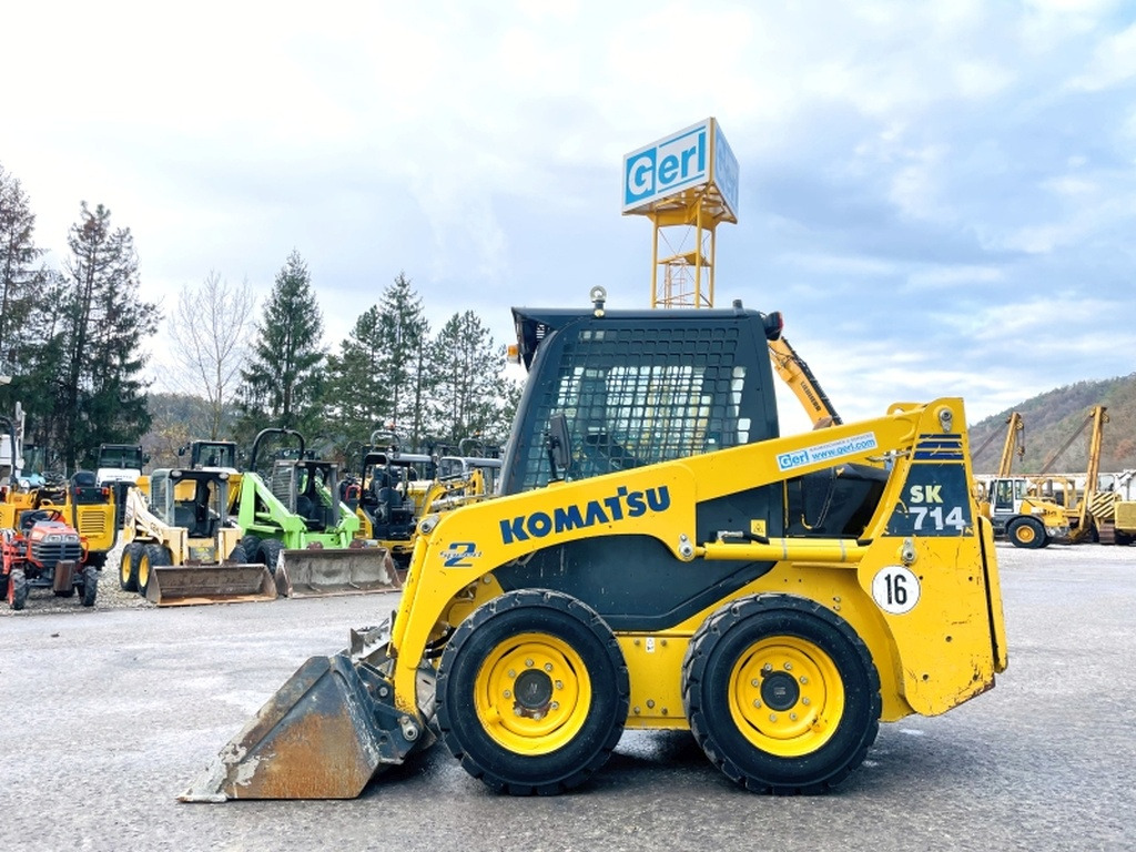 Komatsu SK714 (3906) - Smykový nakladač: obrázek 1 Komatsu SK714 (3906) - Smykový nakladač: obrázek 1