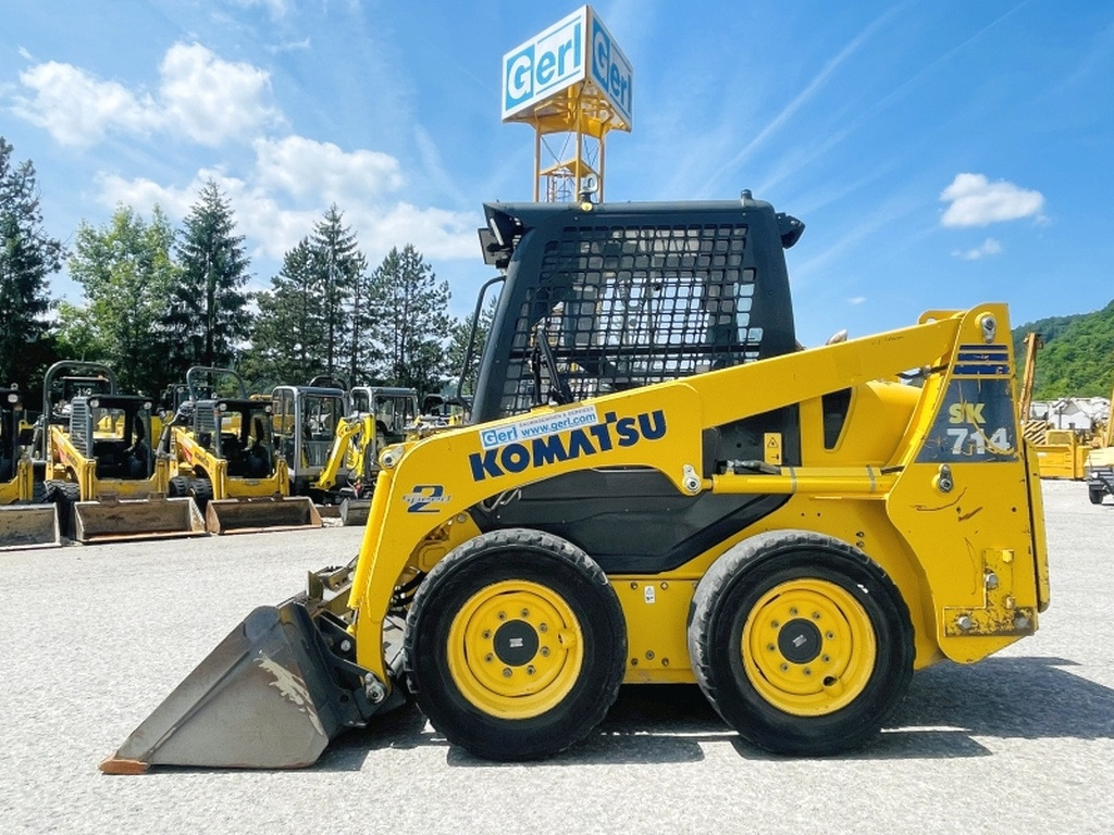 Komatsu SK714 (4012) - Smykový nakladač: obrázek 1 Komatsu SK714 (4012) - Smykový nakladač: obrázek 1