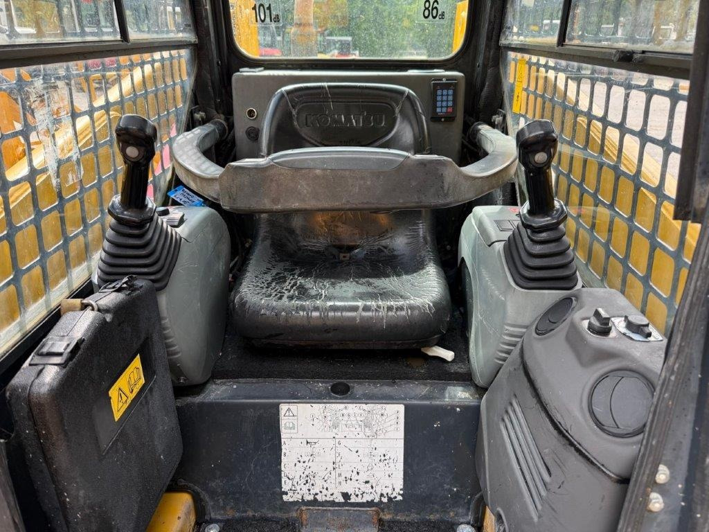 Komatsu SK714-5 (4026) - Smykový nakladač: obrázek 4 Komatsu SK714-5 (4026) - Smykový nakladač: obrázek 4
