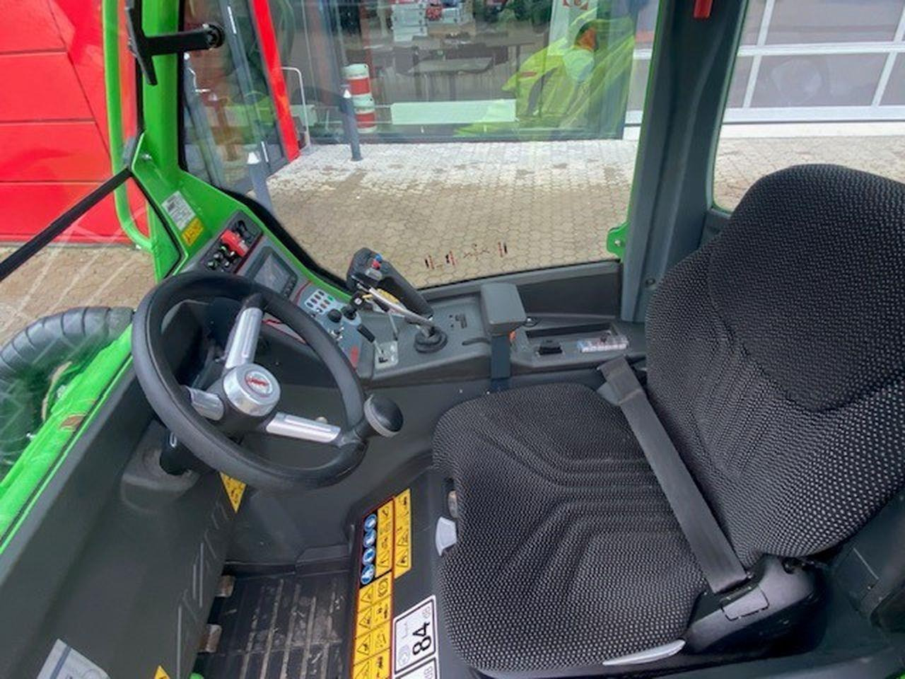 Avant 760i - Kolový nakladač: obrázek 5 Avant 760i - Kolový nakladač: obrázek 5