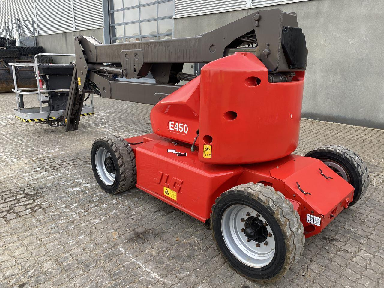 JLG E450AJ - Kloubová plošina: obrázek 2 JLG E450AJ - Kloubová plošina: obrázek 2